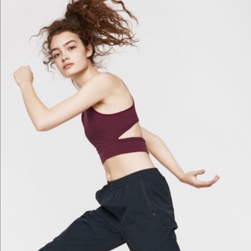 Outdoor Voices slashback crop burgundy